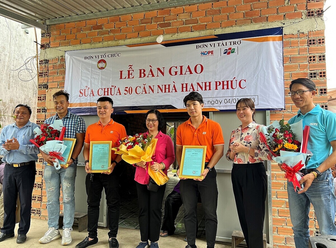 FPT khánh thành 100 căn nhà tình nghĩa và tặng quà Tết cho các hộ nghèo tại TP HCM