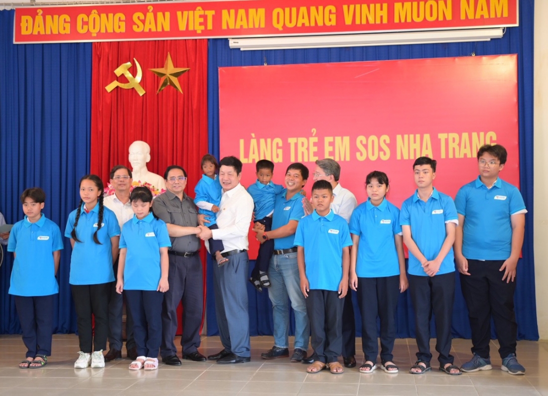 Thủ tướng dự lễ đón nhận trẻ mồ côi do Covid-19 của trường Hy Vọng