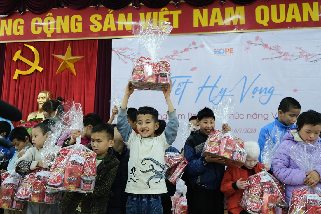 Tết Hy vọng đến với mái ấm mồ côi ba miền