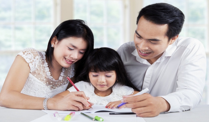 Các bậc phụ huynh nên làm gì để hỗ trợ, giúp đỡ các con trong mùa thi cử?
