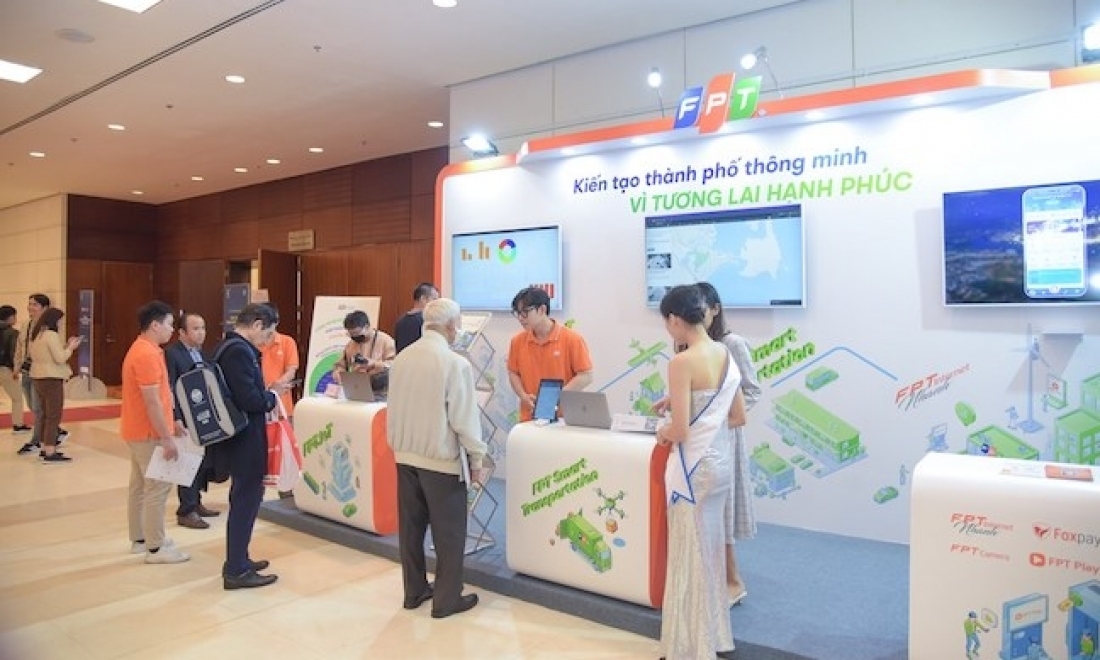 FPT trình diễn hệ sinh thái thành phố thông minh tại Smart City Summit 2022