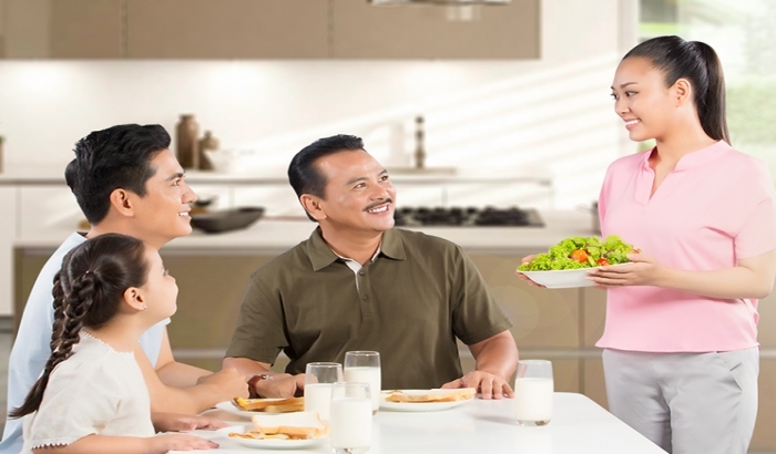 Chăm sóc sức khoẻ người lớn tuổi trong mùa dịch Covid-19 và những điều cần lưu ý