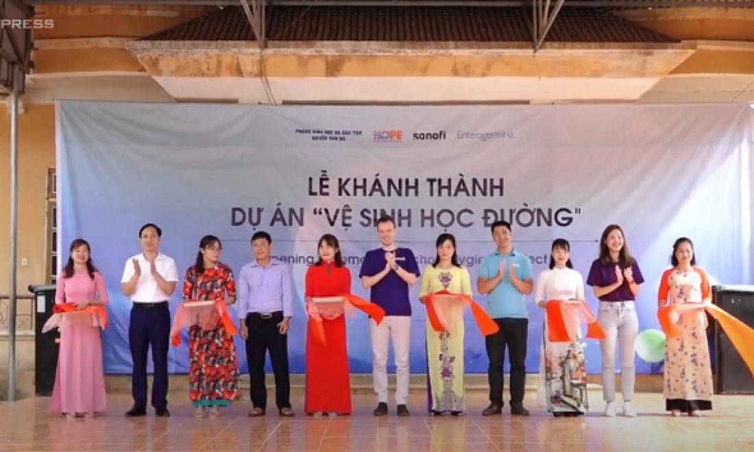 Qũy Hy Vọng khánh thành 4 công trình vệ sinh học đường