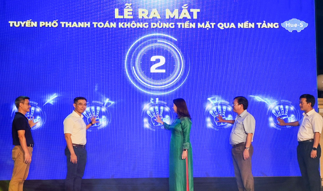 FPT Telecom cùng TP Huế ra mắt tuyến phố thanh toán không tiền mặt