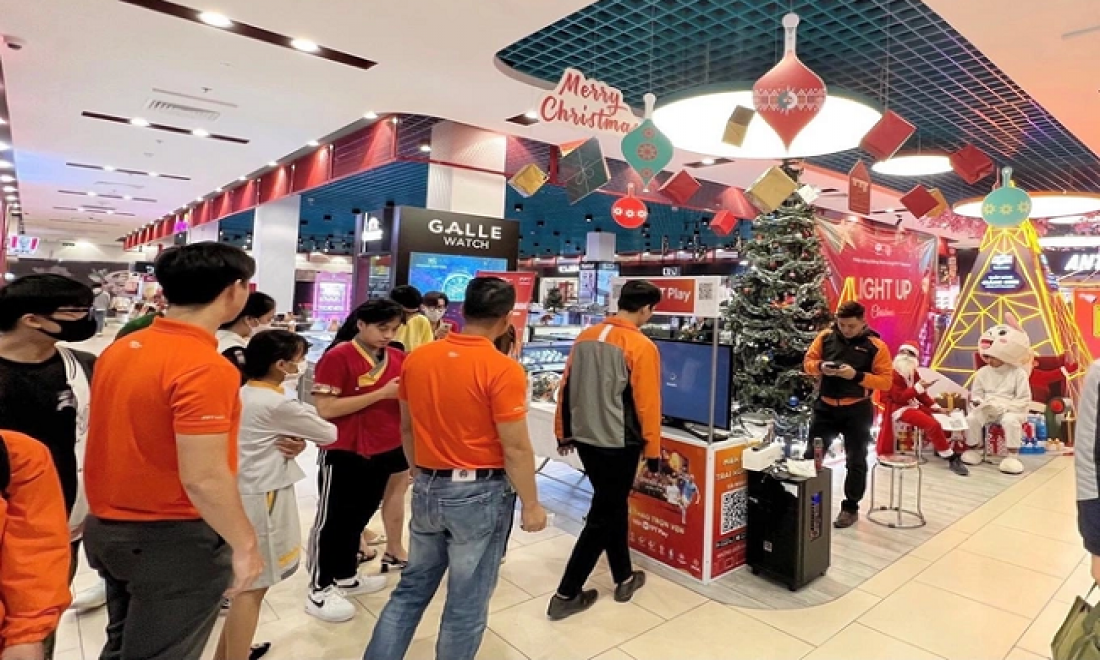Hàng nghìn người khắp ba miền check-in Lễ hội thắp sáng Giáng sinh cùng FPT Telecom