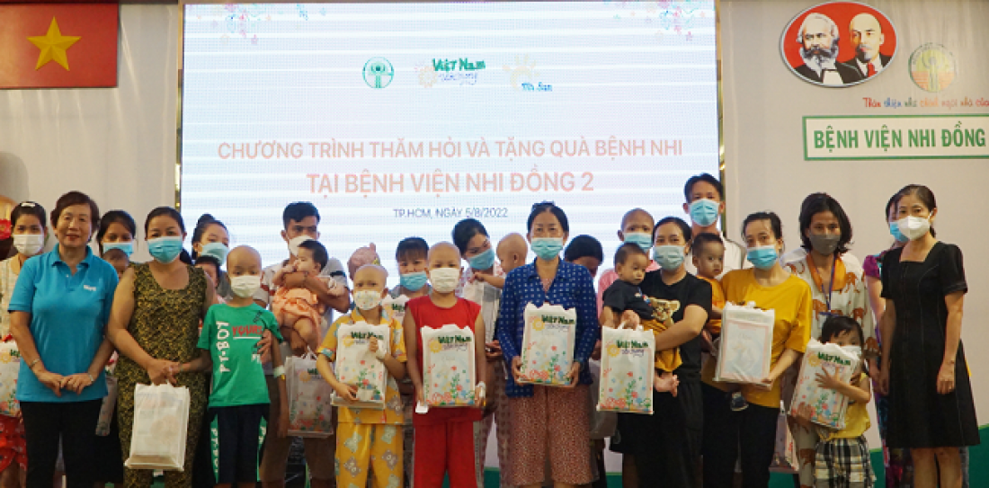 Quỹ Hy Vọng tặng 500 phần quà cho bệnh nhi