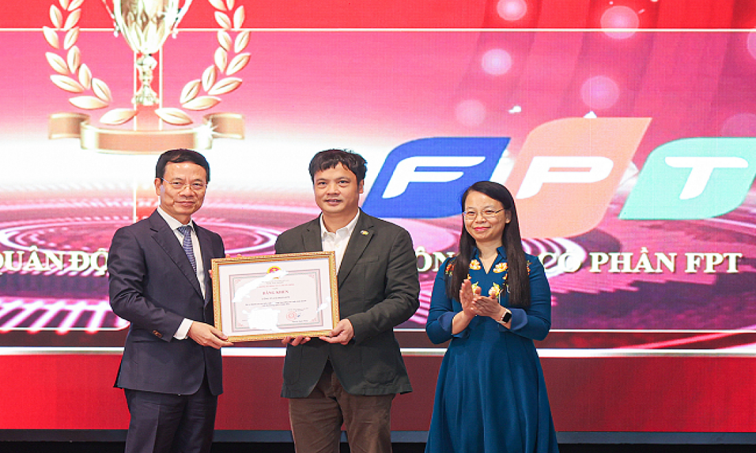 FPT nhận bằng khen của Bộ Thông tin Truyền thông