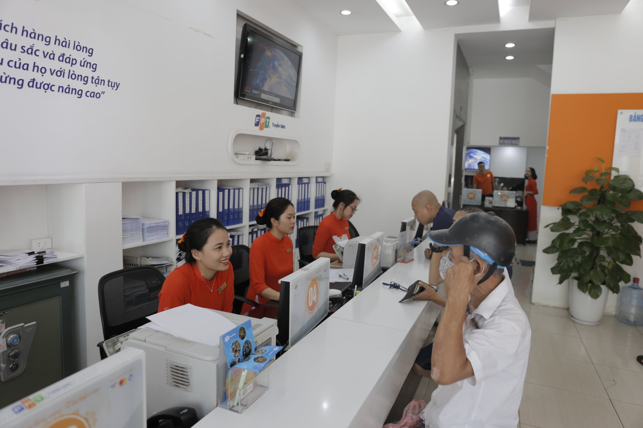 FPT Telecom cùng Khách hàng “Trả trước đón Xuân – An vui ngày Tết”