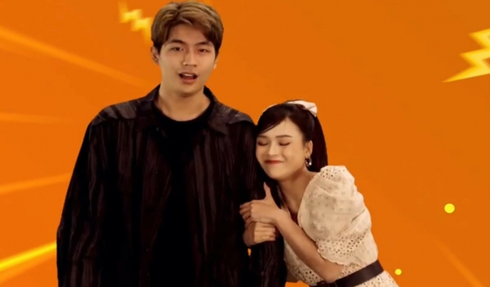 Quốc Anh và Sam tái hiện nụ hôn lãng mạn trong phim “Bí Mật Của Gió” trên gameshow truyền hình mới