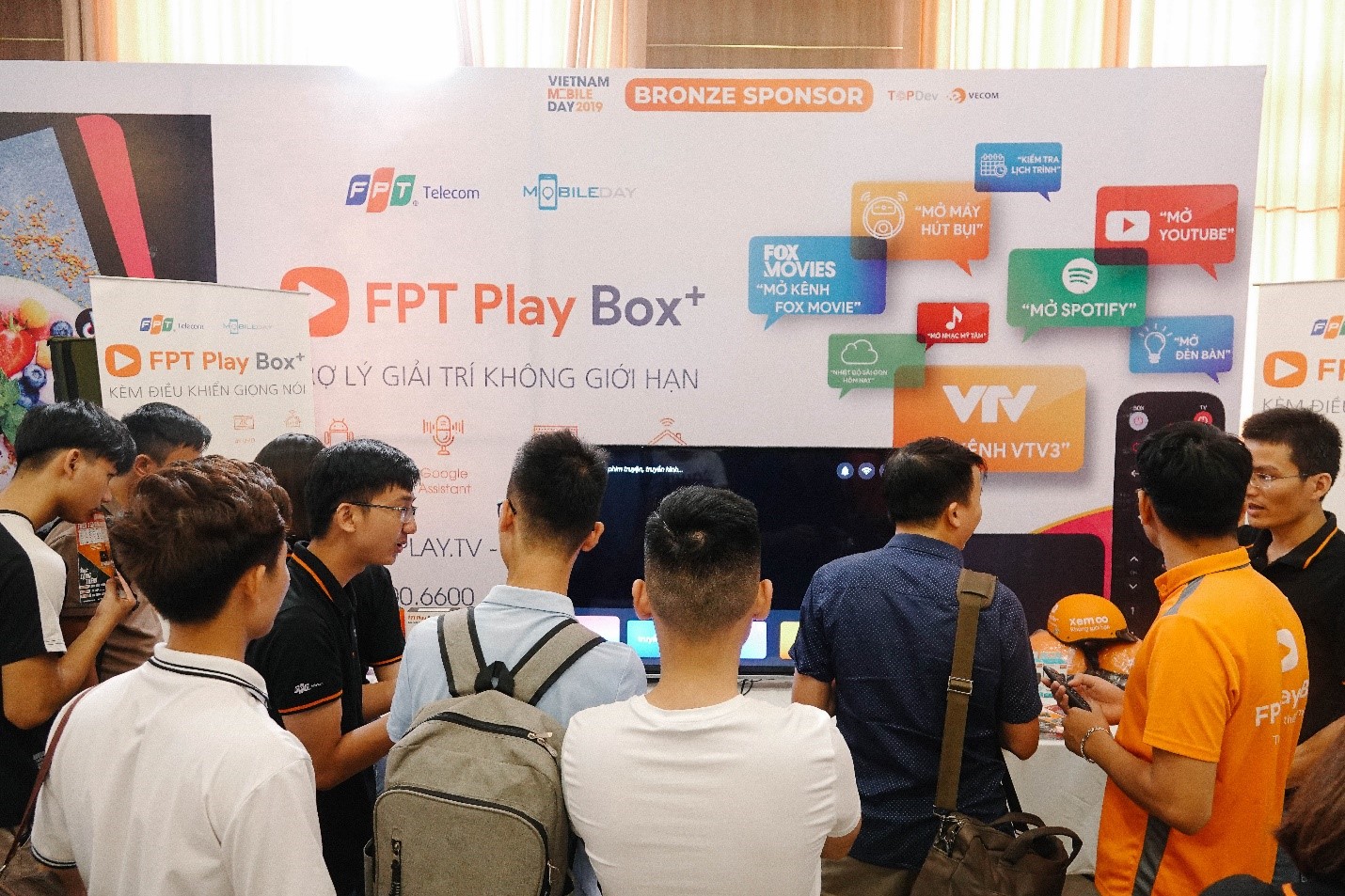 Vietnam Mobile Day 2019: Trải nghiệm chuyển kênh bằng giọng nói ‘trong một nốt nhạc’ với FPT Playbox