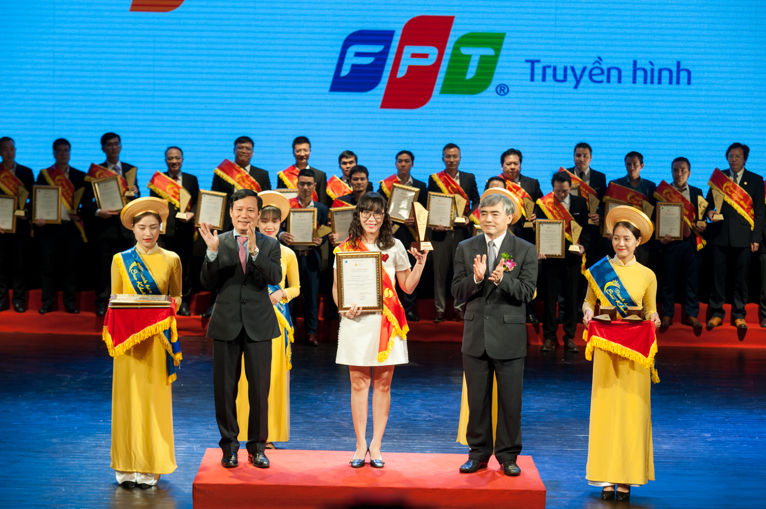 Sao Khue IT winners honoured