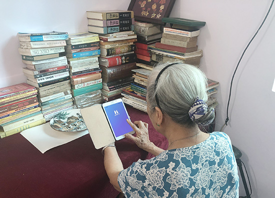 NGƯỜI CAO TUỔI VẪN CÓ THỂ LÀM CHỦ CÔNG NGHỆ TẠI NHÀ