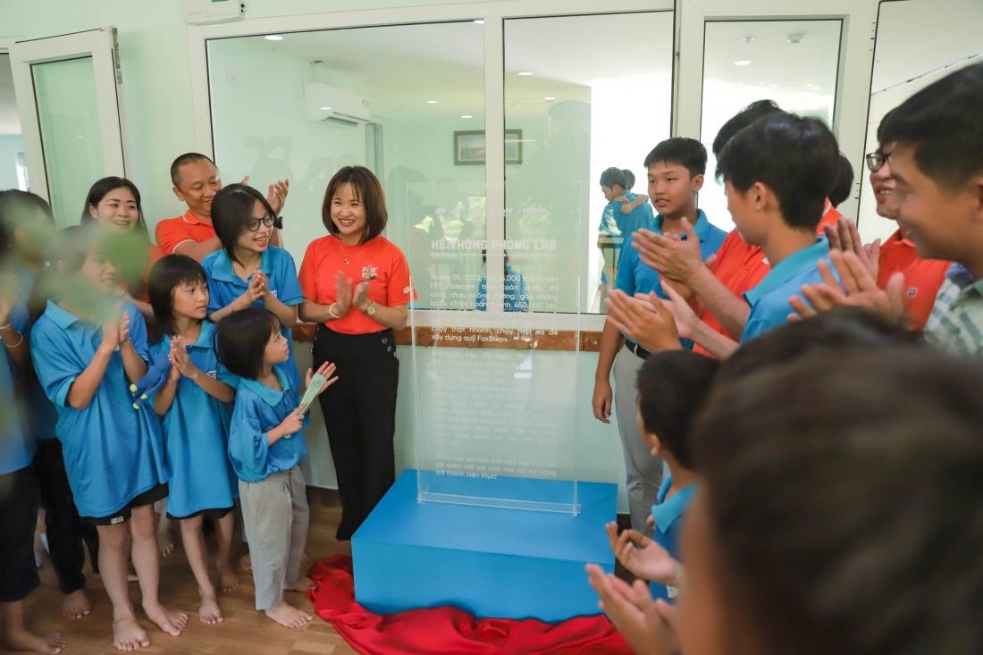Học sinh trường Hy Vọng chạm ước mơ với phòng LAB FPT Telecom