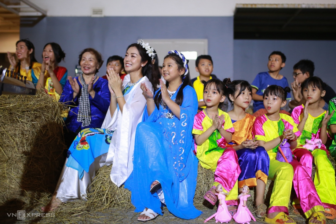 Trung thu đầu tiên của học sinh trường Hy Vọng