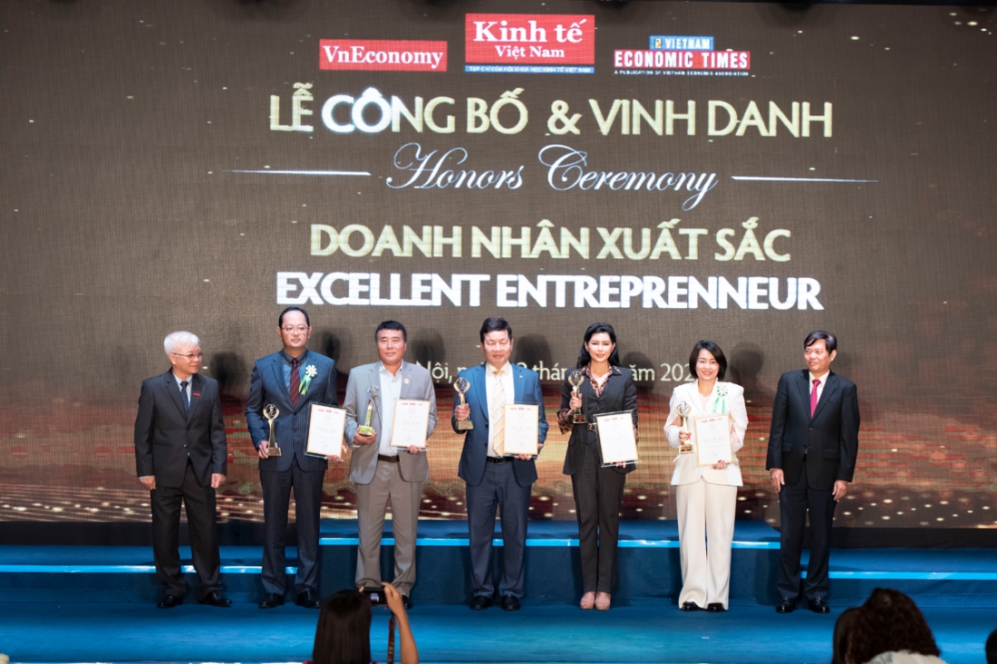 Chủ tịch FPT nhận danh hiệu Doanh nhân xuất sắc