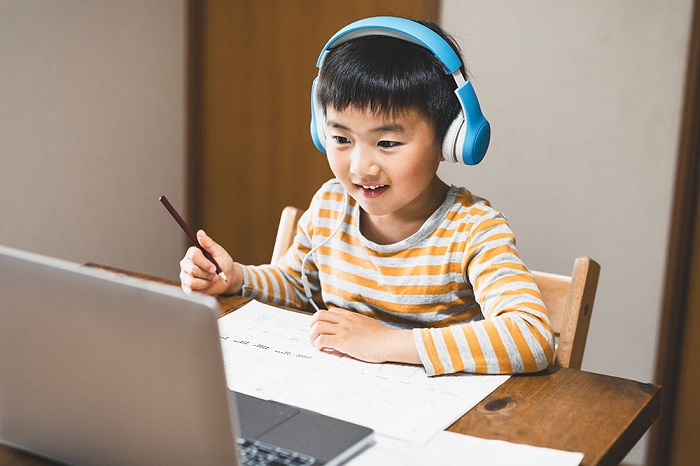 Giúp con trẻ nghỉ dịch không lo quên kiến thức với “sách giáo khoa trực tuyến” trên FPT Play