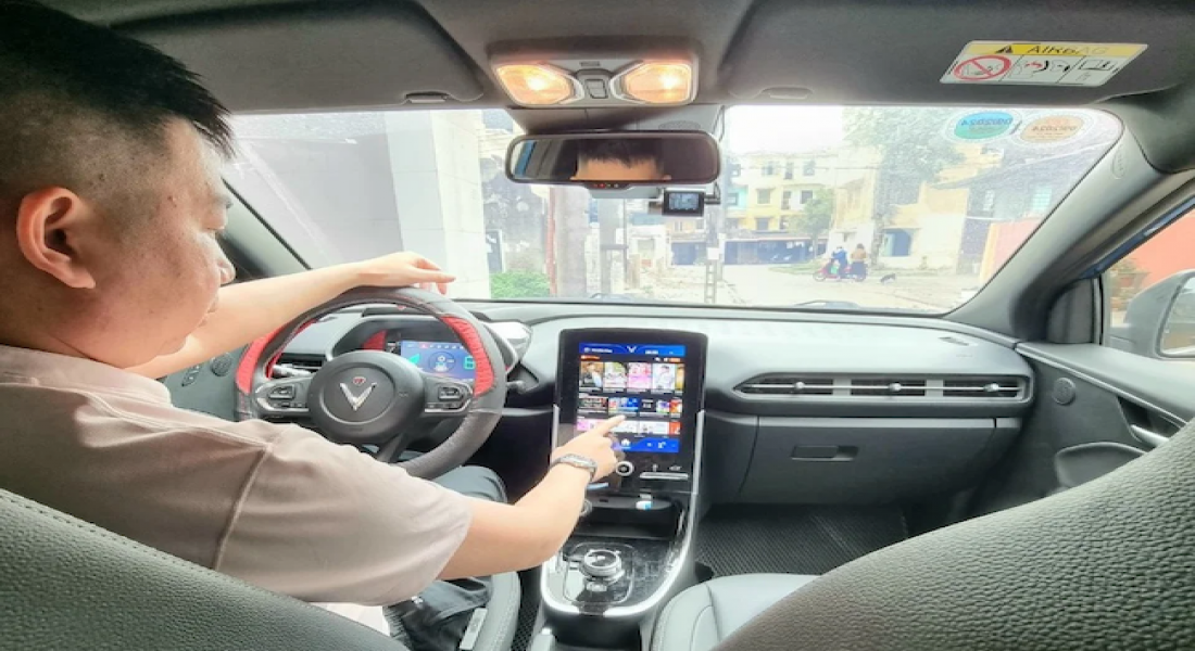 'Xem video trên FPT Play trong lúc sạc VF e34 thực sự thư giãn'