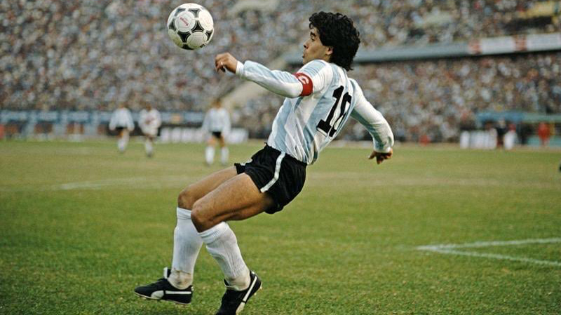 Những thước phim về huyền thoại bóng đá thế giới Diego Maradona