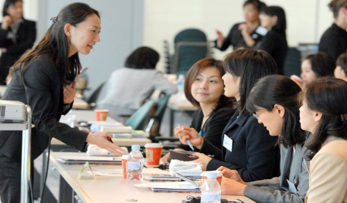 Lời khuyên cho phụ nữ trong chốn công sở để vượt qua áp lực