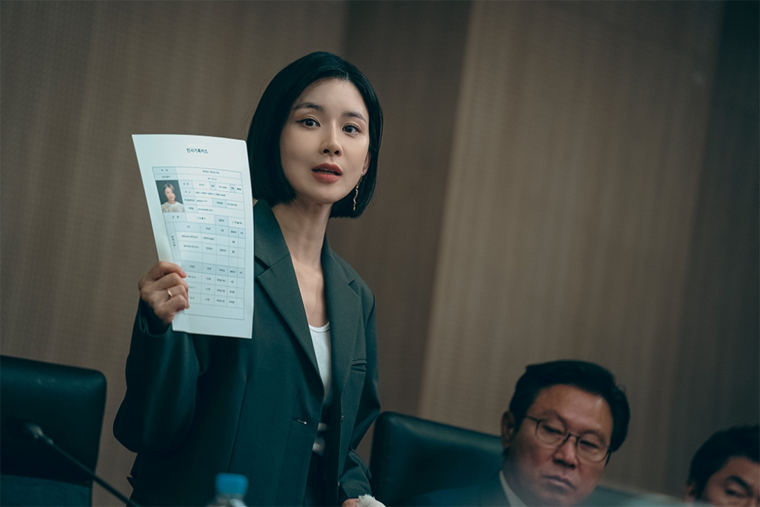 Lee Bo Young phơi bày bí mật công ty quảng cáo trong phim mới