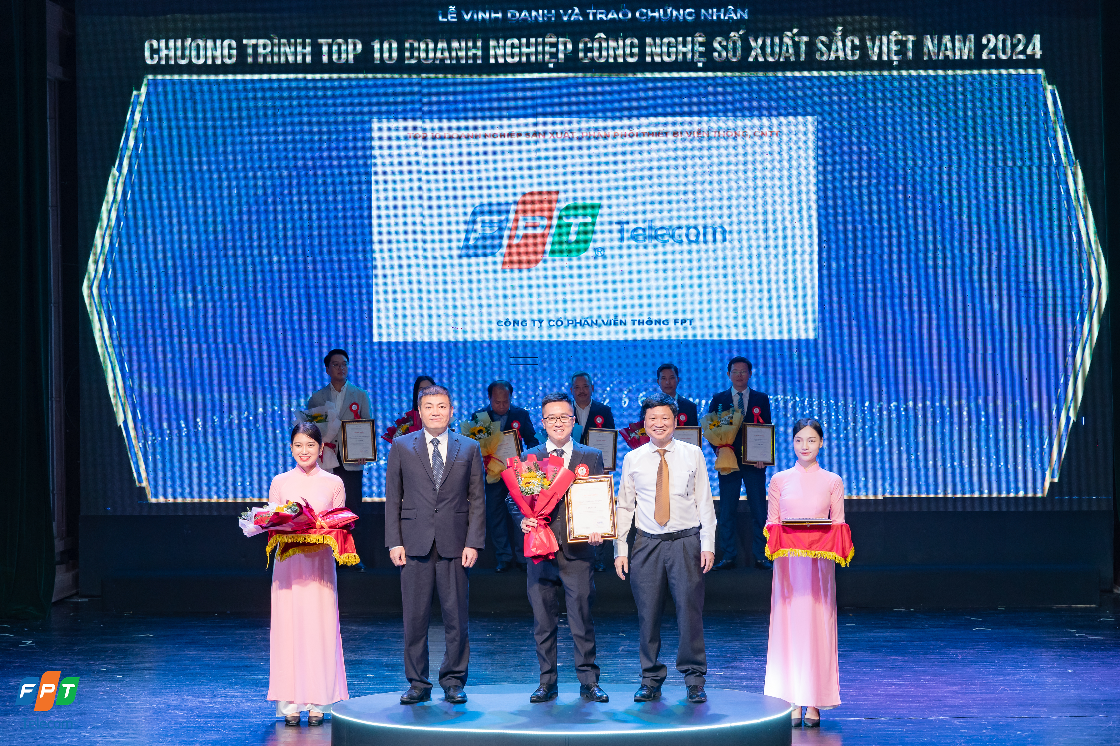 FPT Telecom được vinh danh Top 10 doanh nghiệp công nghệ số xuất sắc Việt Nam 2024