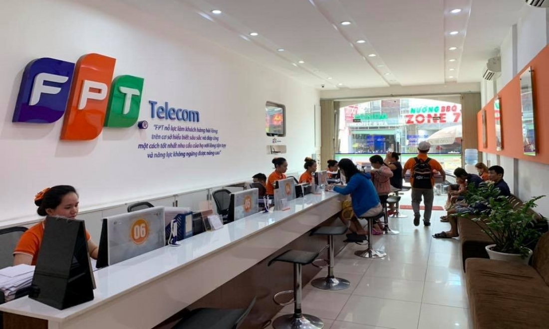 FPT Telecom miễn phí sạc điện tại trạm phát