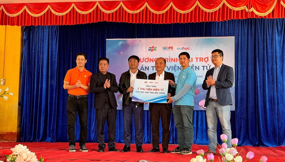 FPT Telecom tặng thư viện điện tử cho 2 trường tiểu học tại Bắc Giang